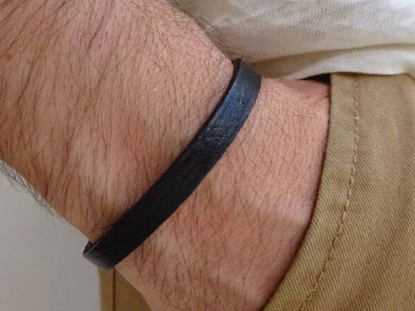 Flat Leather bracelet with hook clasp