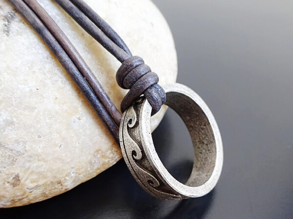 SURFER NECKLACE ON SLIP KNOT