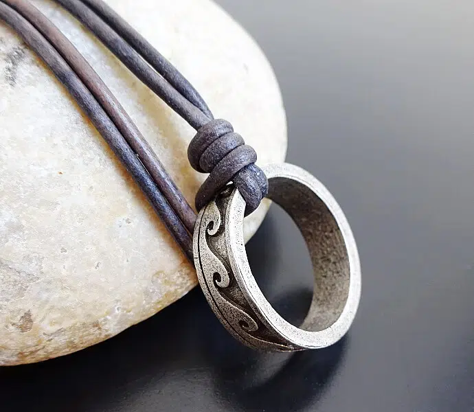 SURFERNECKLACE ON SLIP KNOT SURFER NECKLACE ON SLIP KNOT