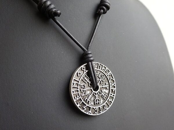 VIKING COMPASS PENDANT 1