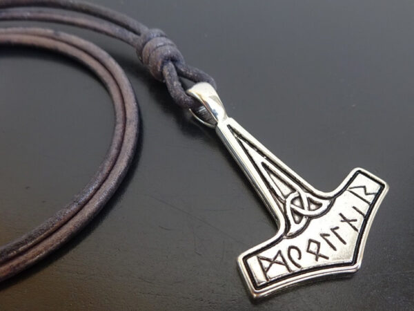Thors hammer pendant