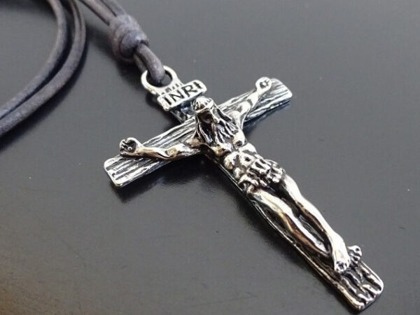 stainless steel mens cross necklace