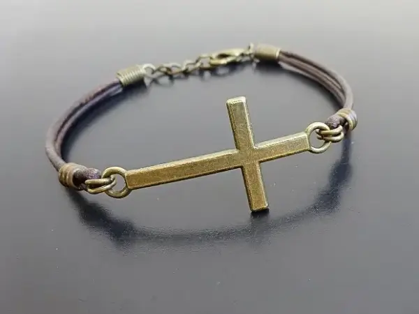 CROSS CHARM BRACELET ADJUSTABLE