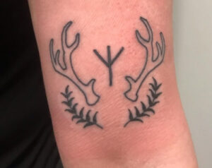 algiz rune tattoo