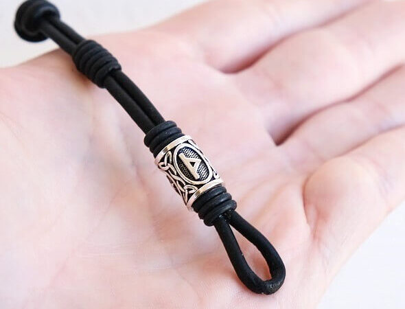 NORSE RUNE KEYCHAIN