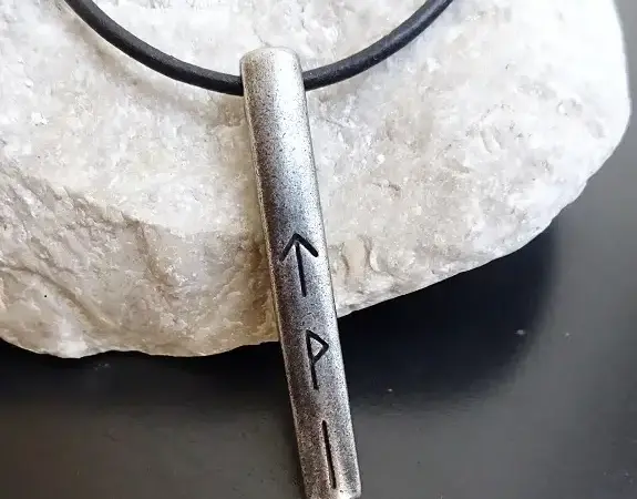 tiwaz-wunjo-isa